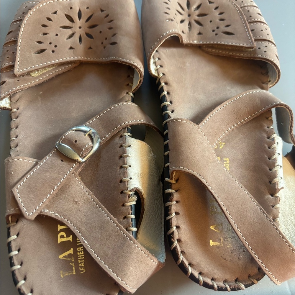 La Plume Women's Brown Leather Sandals